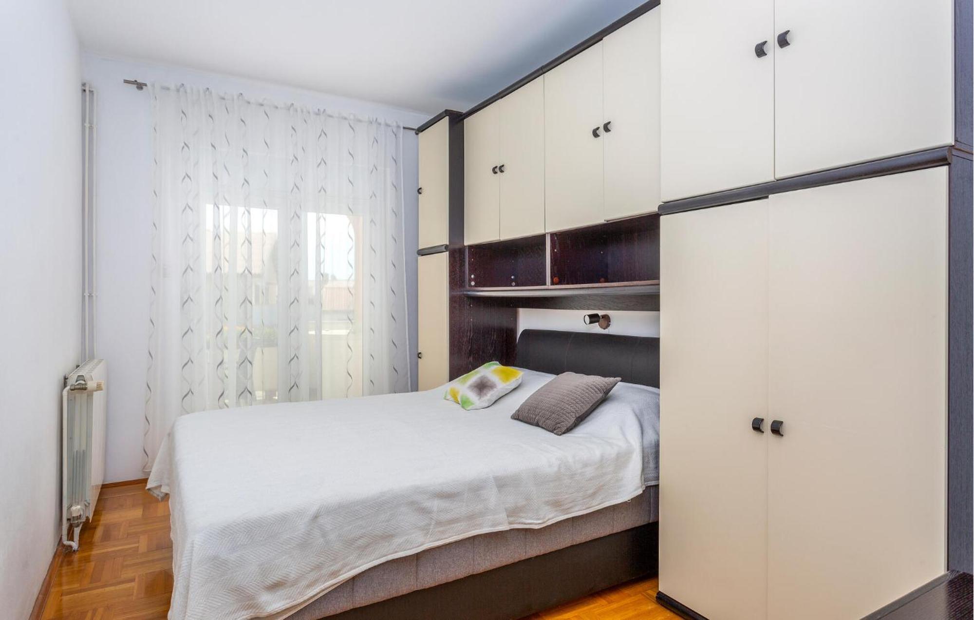 Stunning Apartment In Krk With Kitchen Krk Town Exteriör bild